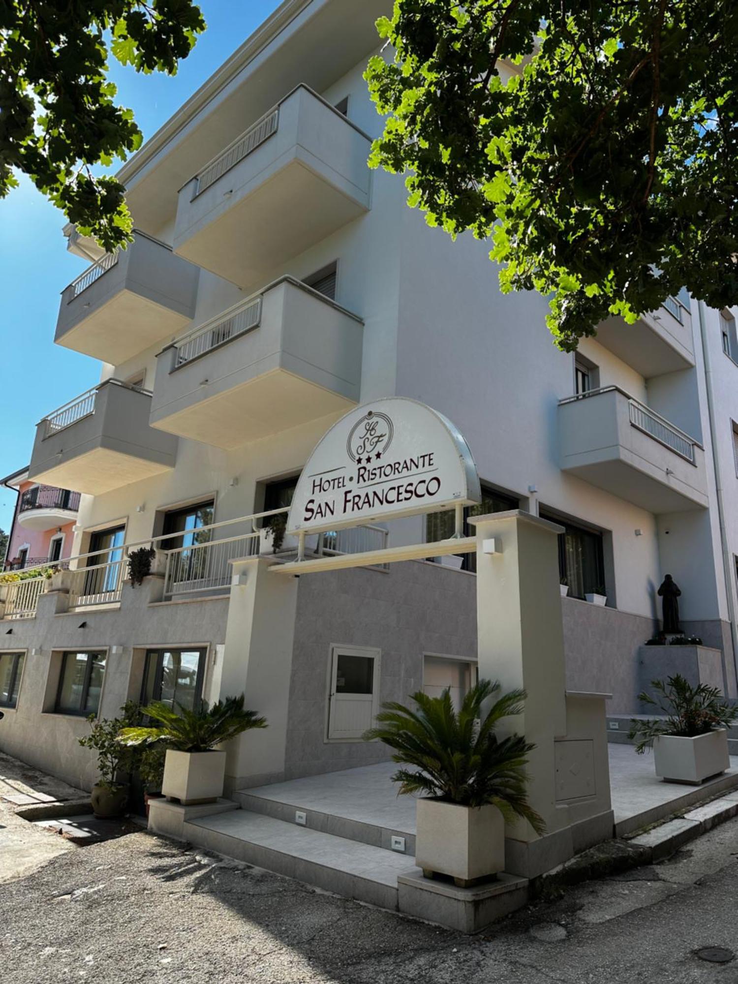 Hotel San Francesco San Giovanni Rotondo Exterior foto