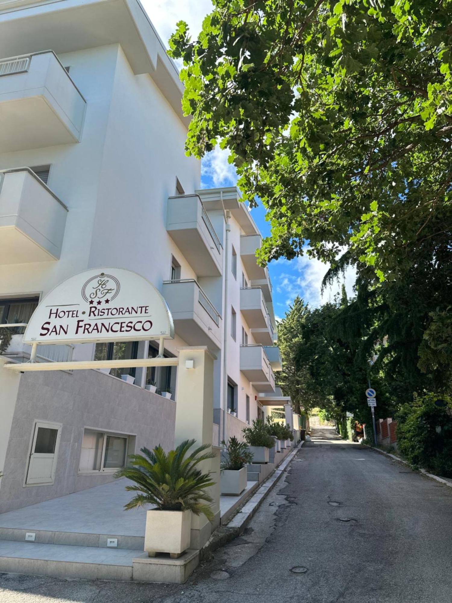 Hotel San Francesco San Giovanni Rotondo Exterior foto