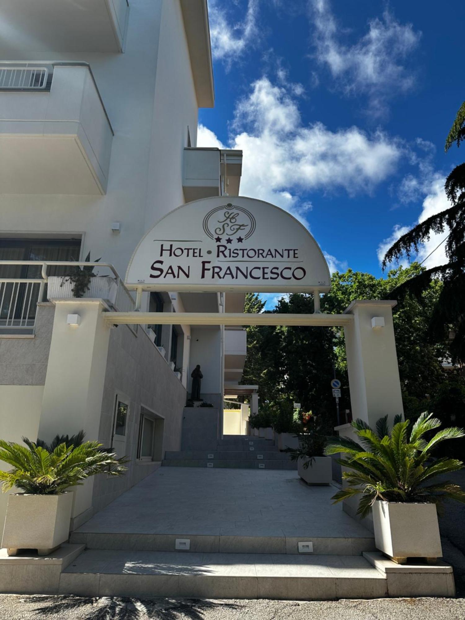 Hotel San Francesco San Giovanni Rotondo Exterior foto